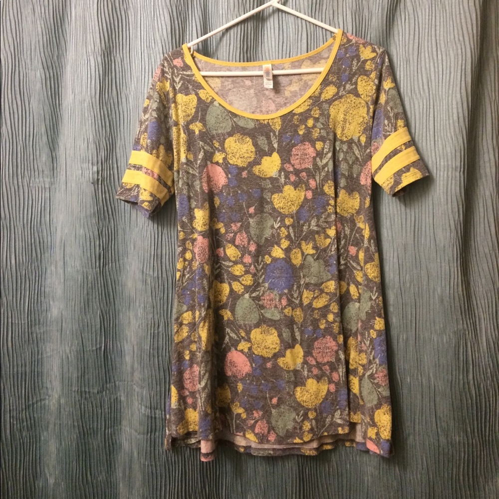 Lula roe perfect shirt!